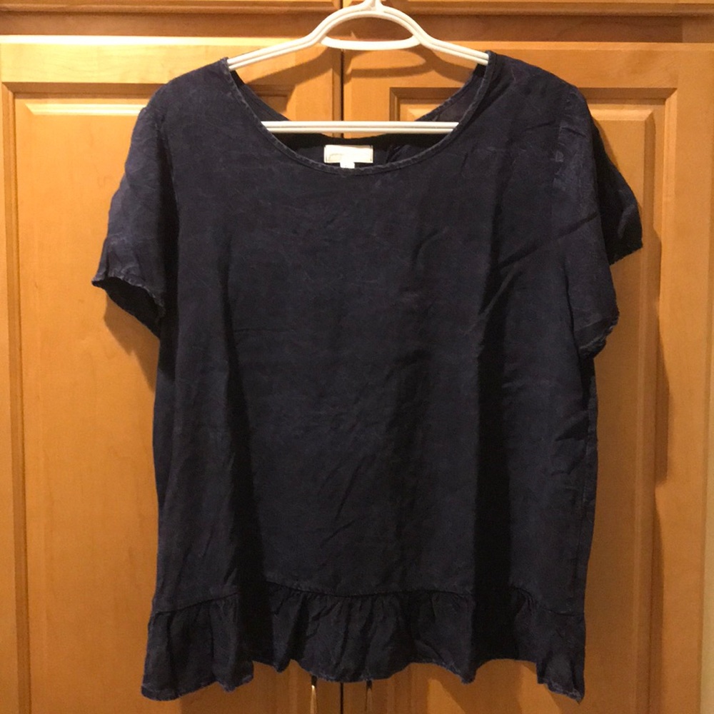 NWT Short sleeve open back shirt!